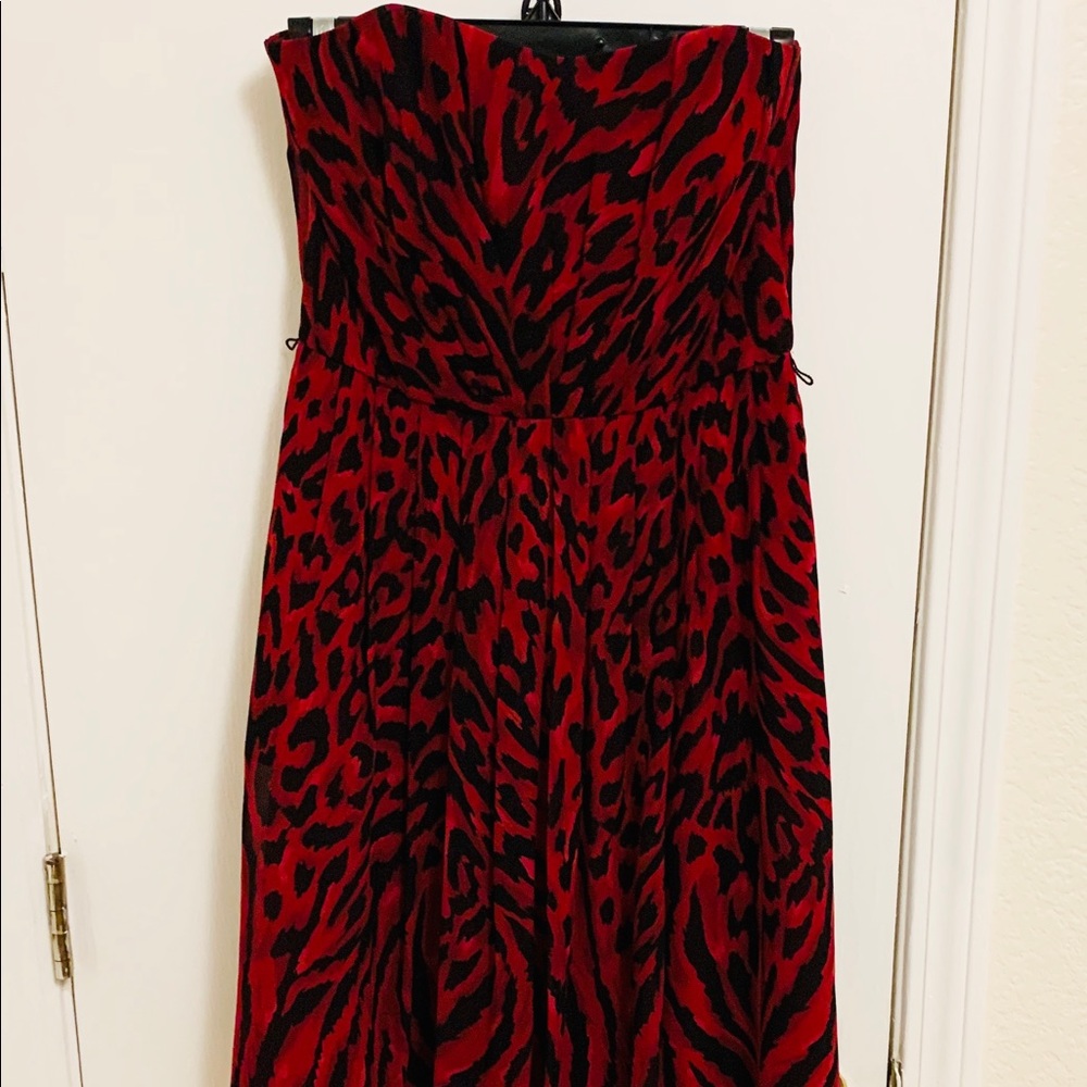 Beautiful fun red dress, has pockets